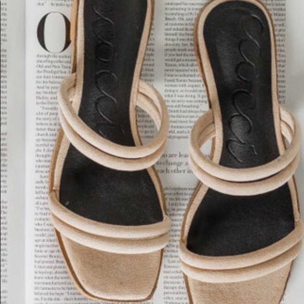 Ccoocci natural sandal